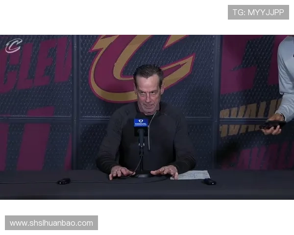 胜老鹰发布会 阿特金森谈阿伦伤情